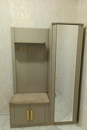 Otaq qapıları: Dehliz mebeli. Yenidir. 350azn. ölçü 137/2m. Baha yigilib .reng