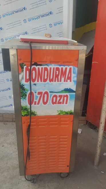 Soyuducu vitrinləri: Xanim🥰³⁷⁷⁷ Dondurma aparati 0 faza ile iwleyir Qiymet 2400 azn Unvan