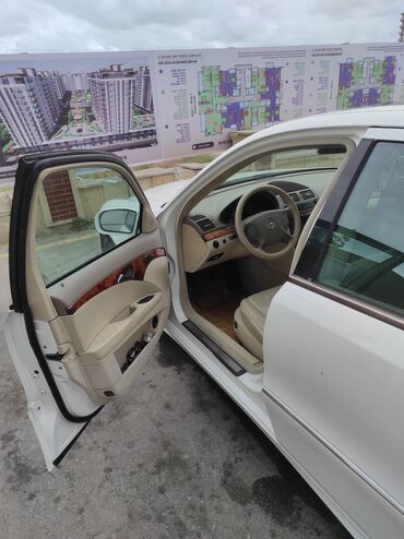 Mercedes-Benz: Mercedes-Benz E 240: 2.6 l | 2003 il Sedan — 6