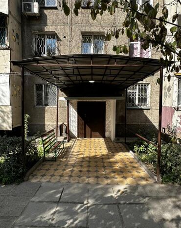 снять квартиру без риэлтора: 3 бөлмө, 58 кв. м, 104-серия, 1 кабат, Косметикалык ремонт