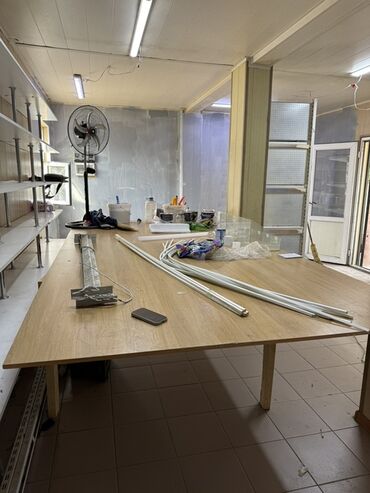 сдаю закройный стол: Кийим бычуучу үстөл, Колдонулган