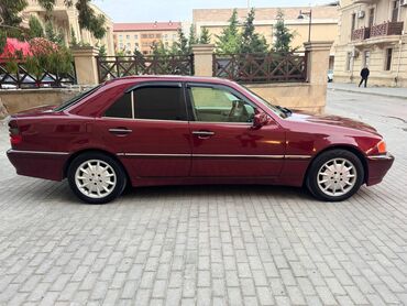 qosqu ev: Mercedes-Benz 230: 2.3 l | 1999 il Sedan