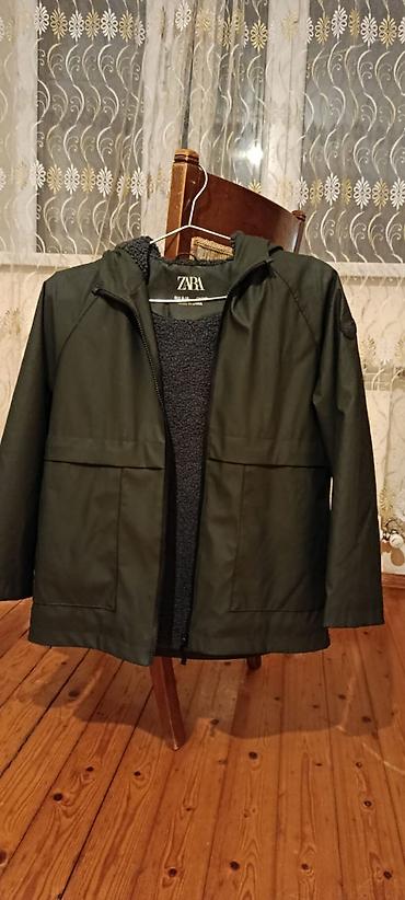 ucuz kask: ZARA kişi üst geyimləri kolleksiyası - Model 1: Yağışa davamlı parkа — 2