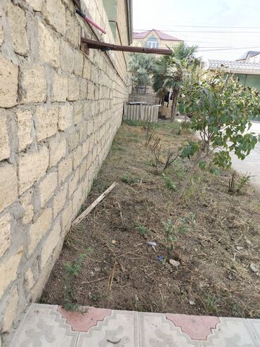 Həyət evləri və villaların satışı: Həyət evi – geniş həyətli, iki otaq bir kalidor evnen birlikdə 3sot — 3