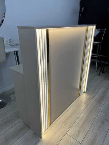 Стойки ресепшн: Столы ресепшен Администраторский стол Кассовый стол Занимаемся — 18