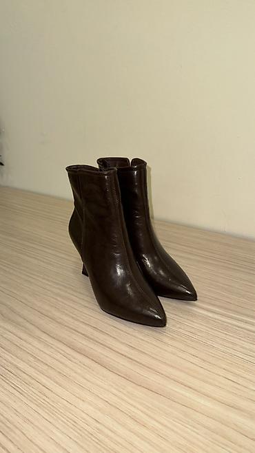 bot batinka: Qadın qısa çəkməsi – tünd qəhvəyi - Material: hamar parlaq dərini — 1