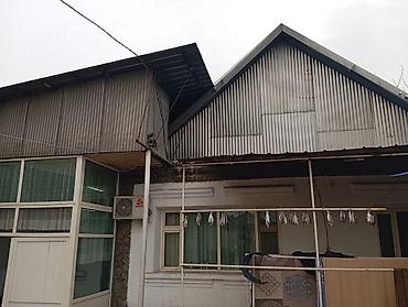 Продажа помещений свободного назначения: Продаю 2 дома на одном участке, первая линия, можно под бизнес. Общая — 27