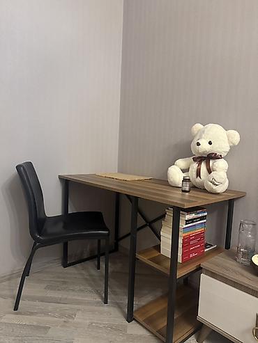 ofis stullari: Künc üçün kompakt iş/oxu masası və stul dəsti - Masa L formalı deyil — 1