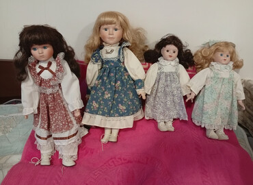 Oyuncaqlar: Bu farfor kuklalar kolleksiyası müxtəlif ölçülərdə və detallı — 1