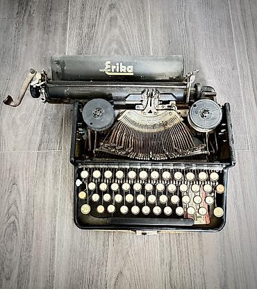 Digər ofis texnikası: Antik Erika portativ qədim çap maşını * Erika markası. * Almaniya — 1