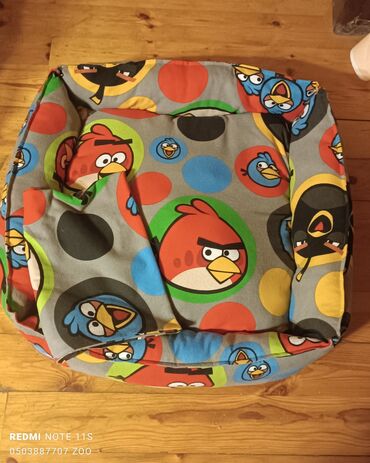 Yemlər: Angry Birds personajlarının rəsmləri ilə bəzədilmiş, yastıq tipli
