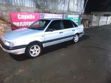 Volkswagen: Volkswagen Passat: 1992 г., 1.8 л, Механика, Бензин, Седан