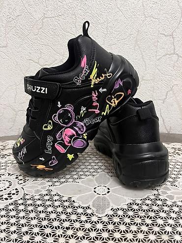 nike react: Детские кроссовки SHUZZI, черные, с ярким принтом - Дизайн: черная — 2