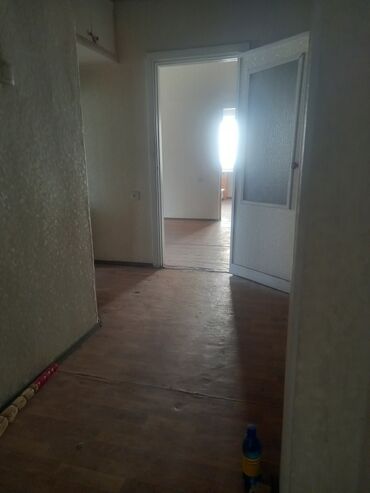 продаю дом в центре бишкека: 3 бөлмө, 54 кв. м, 4 кабат, Эски ремонт