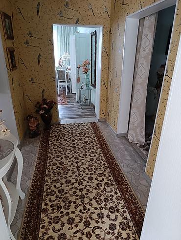 Продажа коттеджей и домов: Продаётся жилой дом с благоустроенным двором. Описание: - Одноэтажный — 12