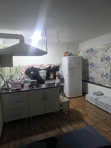 Бөлмөлөрдү ижарага берүү: 30 м², Жарым -жартылай эмереги бар — 2