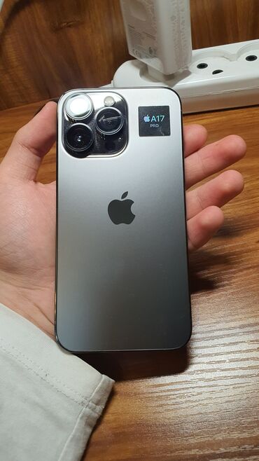 Apple iPhone: IPhone 13 Pro, Б/у, 128 ГБ, Черный, Защитное стекло, Чехол, 88 %