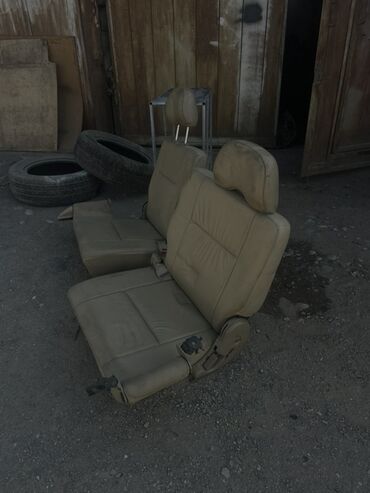 художественная реставрация зубов композитными материалами: Nissan Patrol Y61Пара автомобильных сидений бежевого цвета