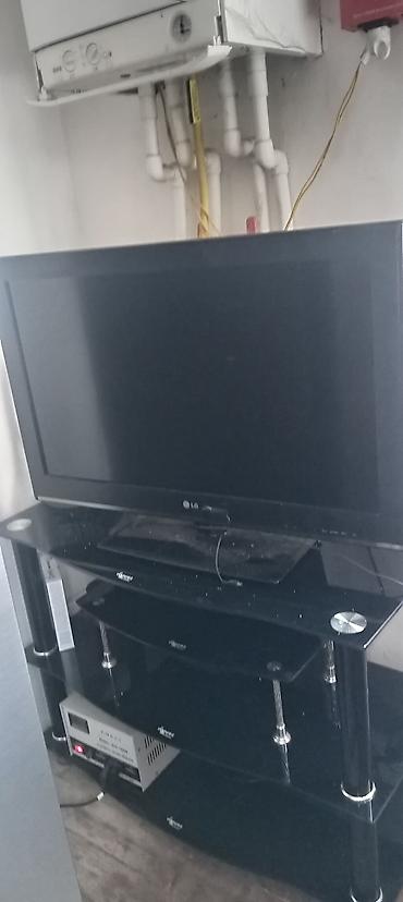 TV altlığı: LG televizor + 3 rəfli TV stendi dəsti Məhsul tərkibi: - LG LCD/LED — 3