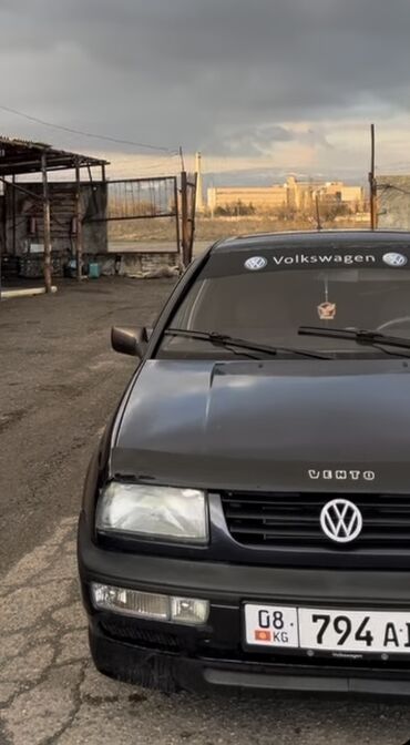 Volkswagen Vento: 1992 г., 1.8 л, Механика, Бензин, Седан