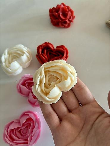 tortlar ve qiymetleri: Mumdan hazırlanmış dekorativ güllər – ürək formalı - Material: rəngli — 3