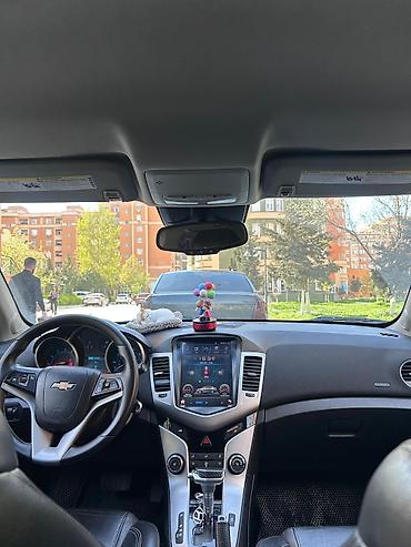 maşın üçün kamera: Chevrolet Cruze: 1.4 l | 2015 il 295 km Sedan — 2