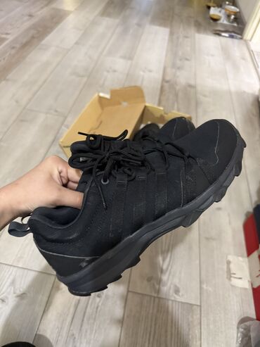 new balance 2002r бишкек: Эркектердин туфлиси, 41, Adidas, Жаңы, түсү - Кара, Өзү алып кетүү