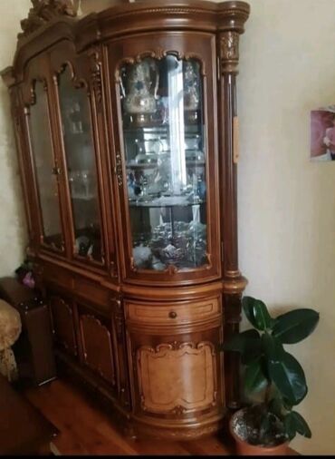 nurel mebel: Yatağ dəsti: yatağın özü və matrası, 2 tumbuçka, 6 qapılı şkafı və