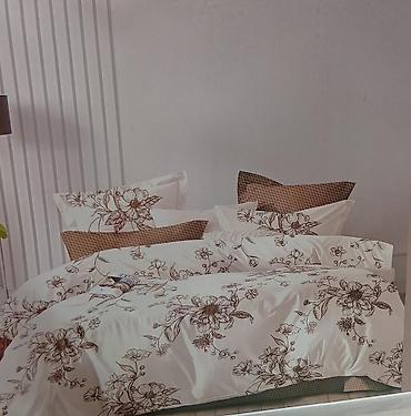 Han Husso Home Collection Exclusive Series yataq dəsti. Açıq krem fon