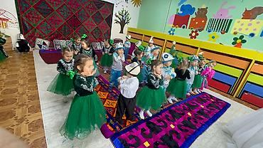 Прокат детских карнавальных костюмов: Прокат детских кыргызских национальных платьев для девочек от 3 до 7 — 9