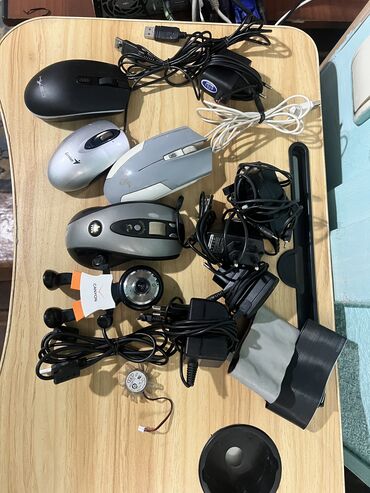 аренда техники: Все это за 500 сом, зарядки разные, мышки, камера и т.п