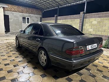 чайка автомобиль: Mercedes-Benz E-Class: 2001 г., Седан — 3
