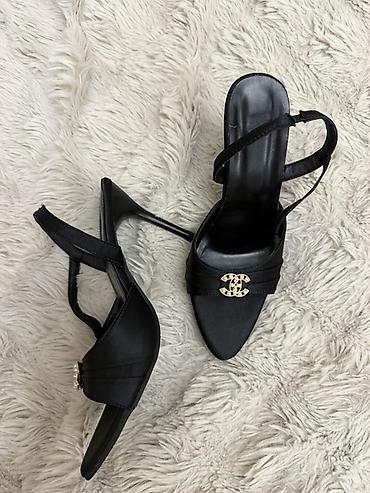 tory burch: Продаю новые босоножки Chanel 
35 размер — 2