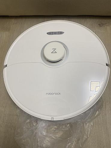 robot case: Робот-пылесос Roborock с базой самообслуживания - Робот-пылесос — 1