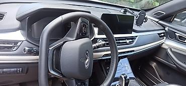 chery fulwin: Chery Tiggo 7 Pro – ağ rəngli, qara panoramik damlı kompakt krossover — 4