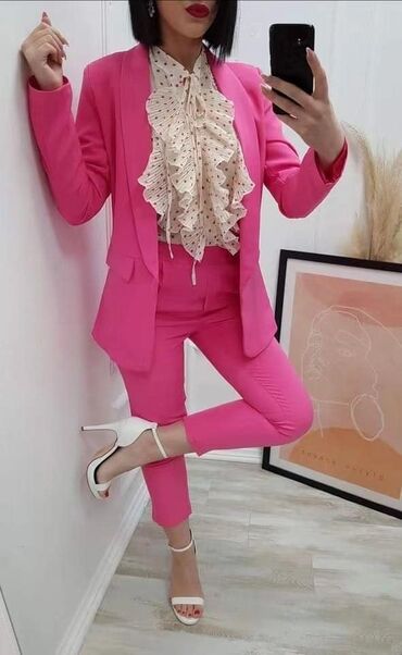 Kostimi: Najtraženiji kompleti sa postavom ponovo dostupni Velčine:36-42( do — 8