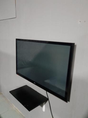 plazma televizor satilir: LG plazma/LCD televizor, diaqonal təxminən 40–42 düym. Nazik çərçivəli — 2