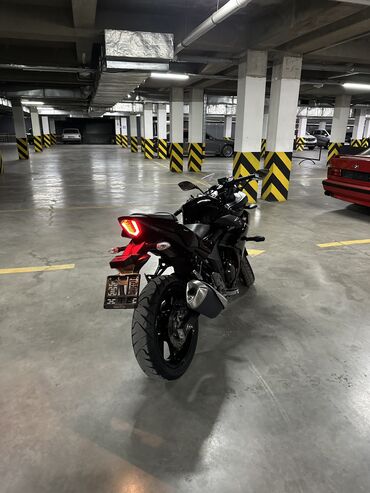 Мотоциклы: Продаю SUZUKI GSX250R г.в.: 11.2021 пробег: 8.400 км — 8