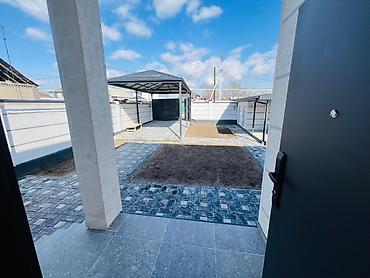 Продажа коттеджей и домов: Современный одноэтажный дом с ограждённым двором и благоустроенной — 2