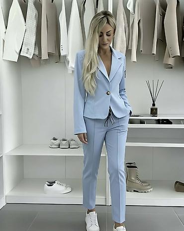 Kompleti: Komplet
Cena 3900
Uni vel.
V33 — 7