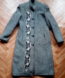 жен пальто красивое в Кыргызстан | ПАЛЬТО: Очень красивое пальто. Европа. Размер 44 - 46. С красивой отделкой