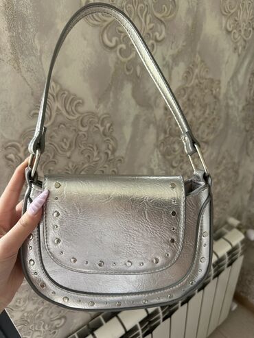 Çantalar: Əl çantası, Stradivarius, Yeni