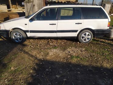 Volkswagen: Volkswagen Passat: 1993 г., 1.8 л, Механика, Бензин, Универсал