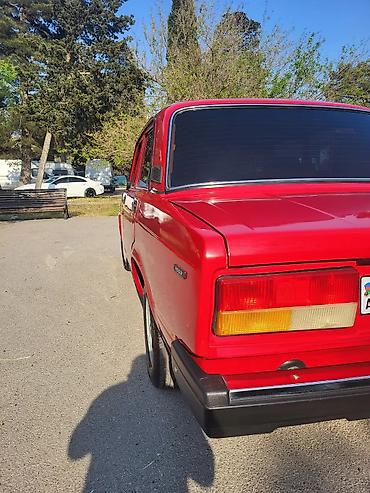 dodge dart: VAZ 2107 sedan – qırmızı rəngdə, klassik kuzov dizaynı ilə — 4