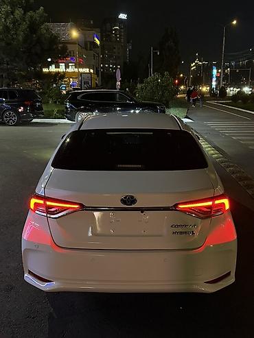 Toyota: Toyota Corolla: 2022 г., 1.8 л, Вариатор, Гибрид, Седан — 6