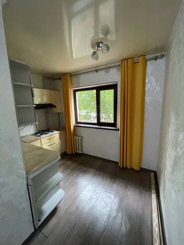 купить квартиру в 10 микрорайоне: 1 комната, 35 м², 105 серия, 1 этаж, Старый ремонт