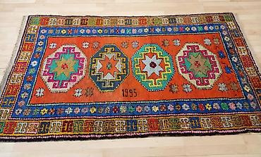 Qarabağ xalçası əl işi 1995 150x300 4 göllü > Qarabağ xalçası əl