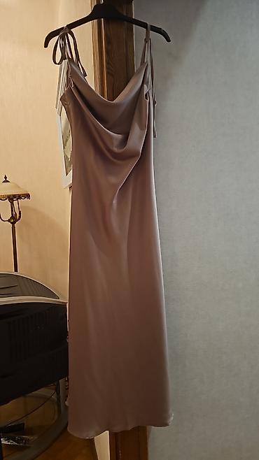 vecerni don: Zərif atlas effektli gecə/libas paltarı - Rəng: tünd bej (taupe) - — 3