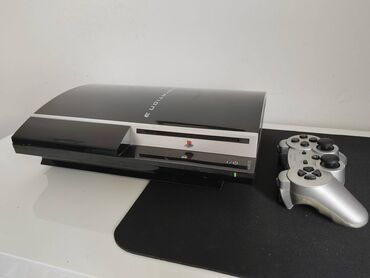 sony četvorka: Sony PS3, FAT, 160 GB HDD, čipovan. Malo je korišćena konzola