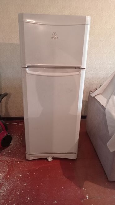 холодильник indesit: Холодильник Indesit, Б/у, Однокамерный